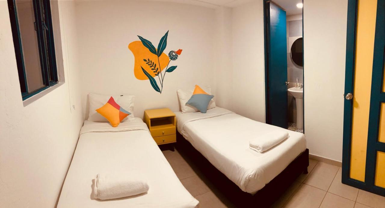 Hostal Casa Lantana La Candelaria Bogotá Exteriör bild